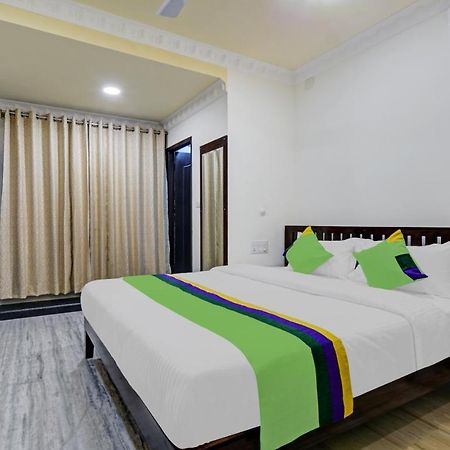 Treebo Jheel Mahal Hotel Udaipur Exterior photo