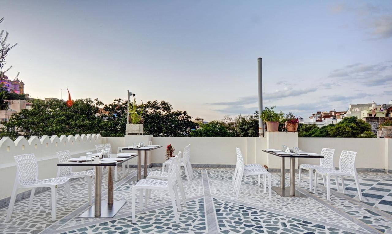 Treebo Jheel Mahal Hotel Udaipur Exterior photo